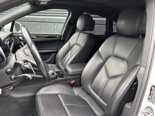 2022 Porsche Macan Base
