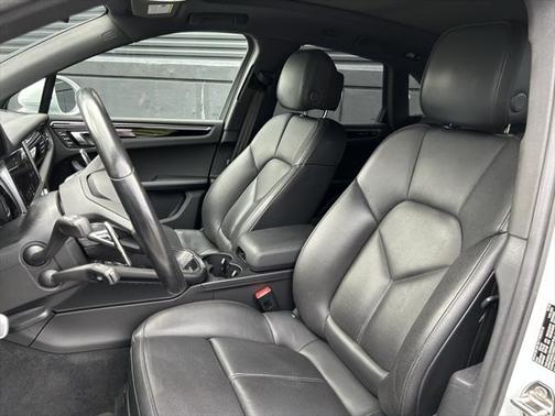 2022 Porsche Macan Base