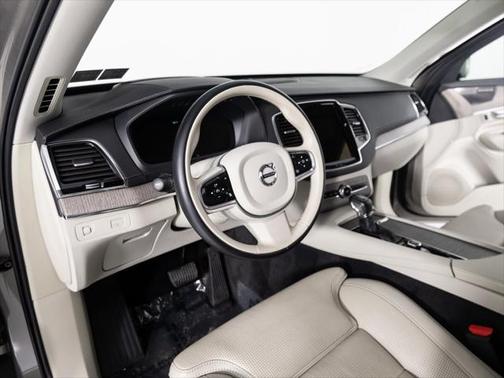 2022 Volvo XC90 T6 Inscription