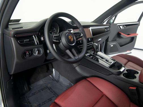 Dolomite Silver Metallic 2026 Porsche Macan Macan