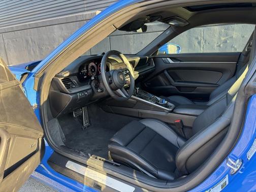 2025 Porsche 911 Carrera