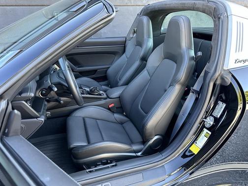 2023 Porsche 911 Targa