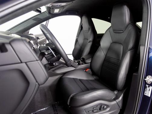 2025 Porsche Cayenne Turbo GT