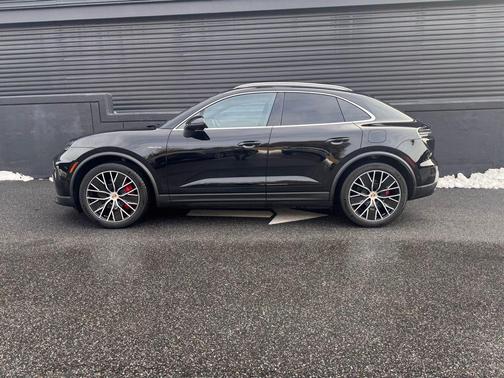 2025 Porsche Macan 4S