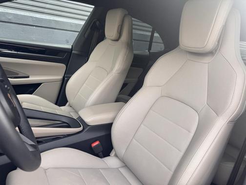 2025 Porsche Macan 4S