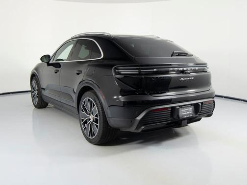 2025 Porsche Macan 4S