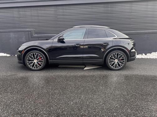 2025 Porsche Macan 4S
