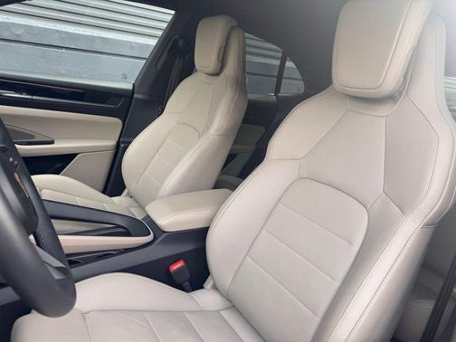 2025 Porsche Macan 4S