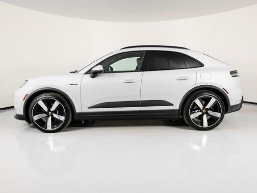 2025 Porsche Macan 4