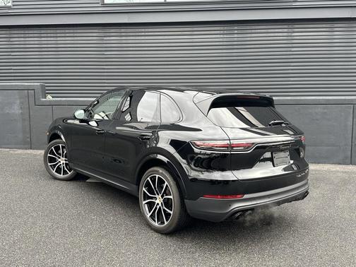 2023 Porsche Cayenne Platinum Edition