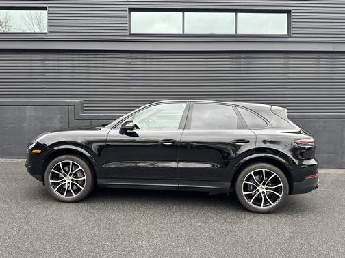 2023 Porsche Cayenne Platinum Edition