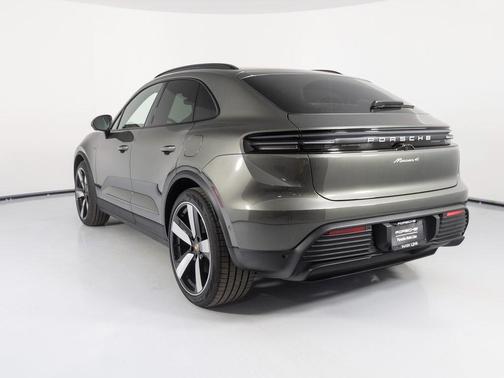 2025 Porsche Macan 4