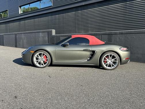 2024 Porsche 718 Boxster S