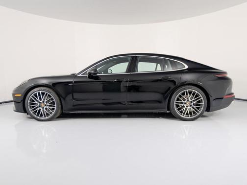 2026 Porsche Panamera 4