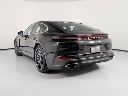 2026 Porsche Panamera 4