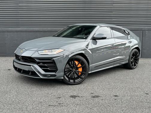 2022 Lamborghini Urus Graphite Capsule