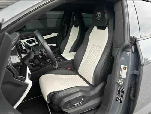 2022 Lamborghini Urus Graphite Capsule