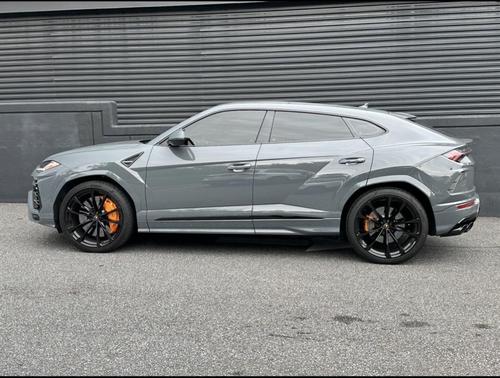 2022 Lamborghini Urus Graphite Capsule