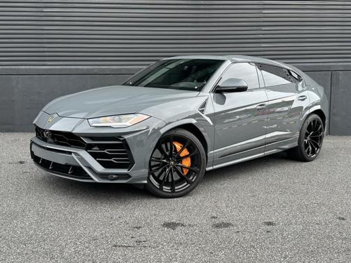 2022 Lamborghini Urus Graphite Capsule