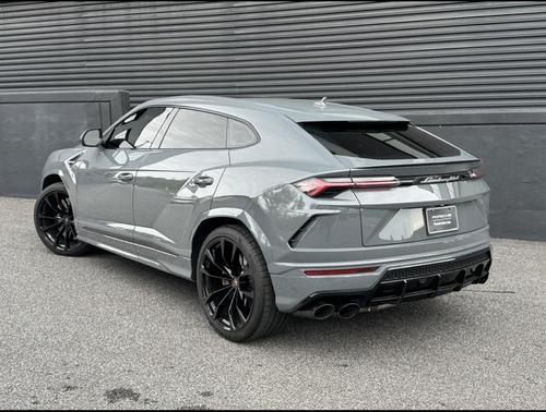 2022 Lamborghini Urus Graphite Capsule