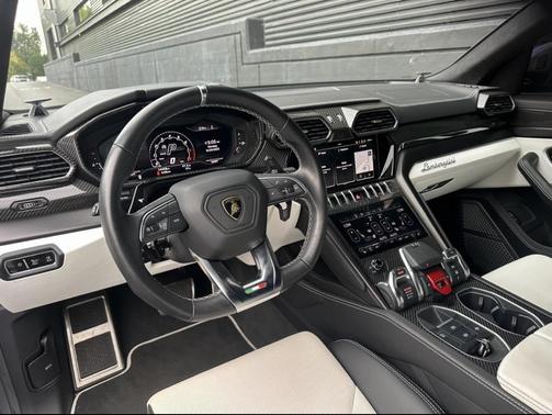 2022 Lamborghini Urus Graphite Capsule