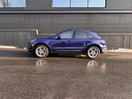 2025 Porsche Macan T