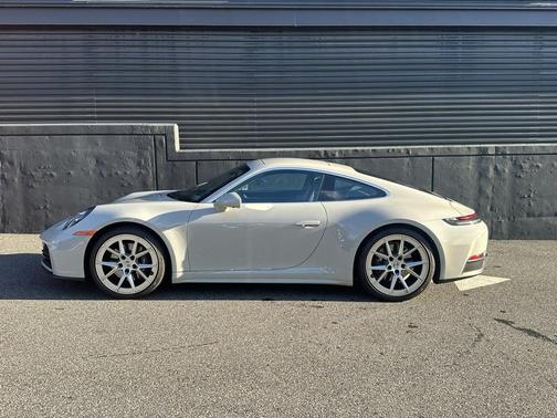 2025 Porsche 911 Carrera