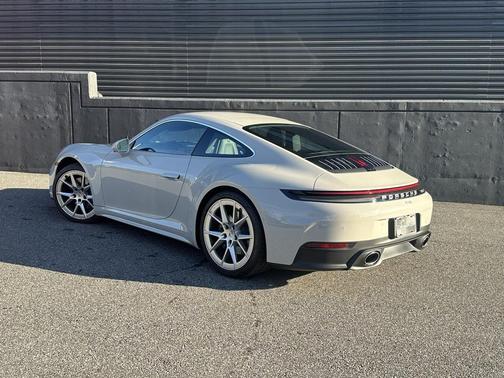 2025 Porsche 911 Carrera