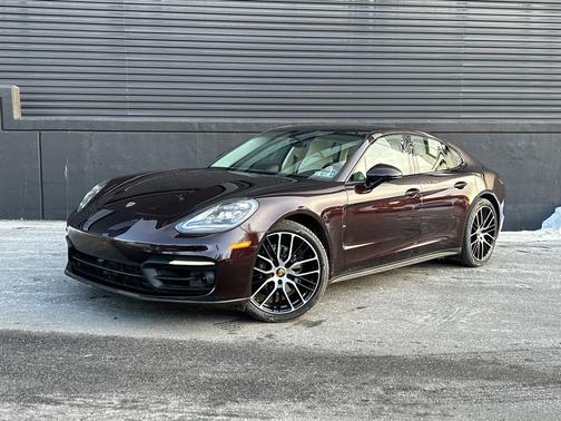 2023 Porsche Panamera 4 Platinum Edition