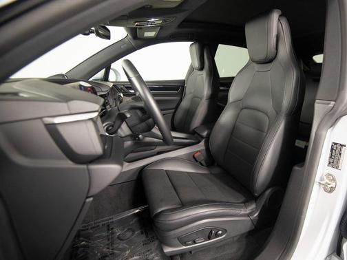2025 Porsche Macan 4S