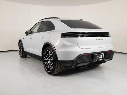 2025 Porsche Macan 4S