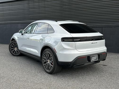 2025 Porsche Macan 4S