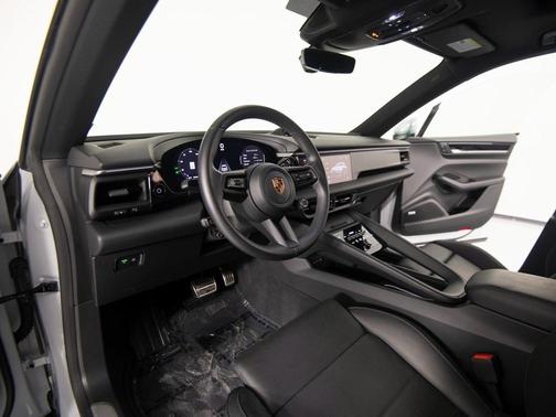 2025 Porsche Macan 4S