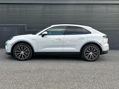 2025 Porsche Macan 4S
