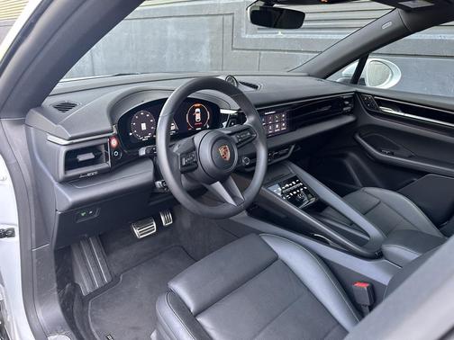 2025 Porsche Macan 4S