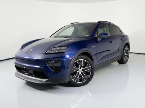 Gentian Blue Metallic 2026 Porsche Macan Macan Electric 4