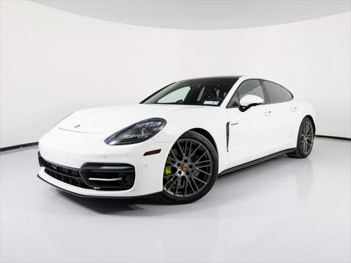 2022 Porsche Panamera E-Hybrid 4