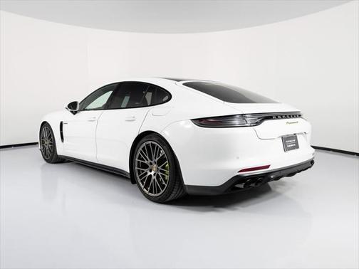 2022 Porsche Panamera E-Hybrid 4