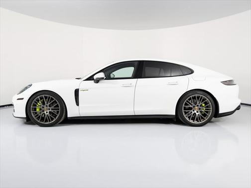 2022 Porsche Panamera E-Hybrid 4