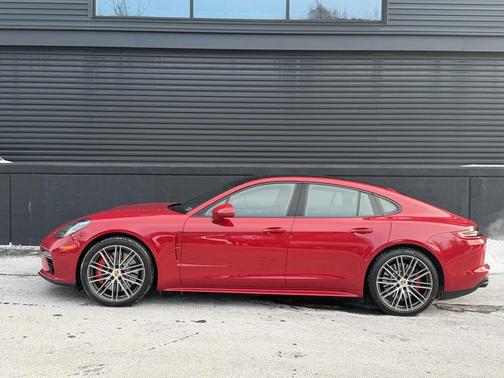 2017 Porsche Panamera Turbo