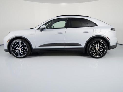 2025 Porsche Macan 4