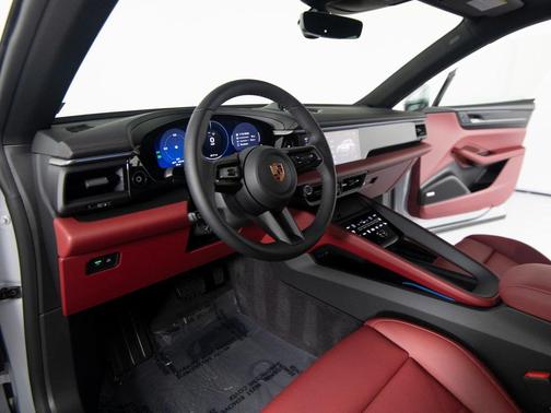 2025 Porsche Macan 4