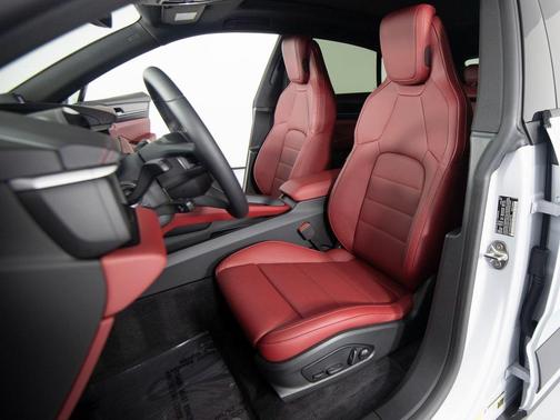 2025 Porsche Macan 4