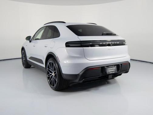 2025 Porsche Macan 4