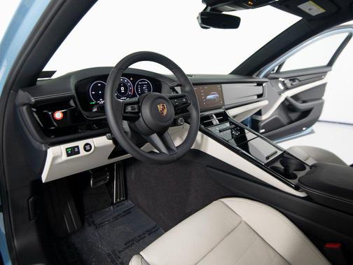 2026 Porsche Panamera 4