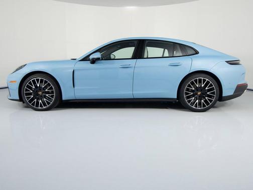 2026 Porsche Panamera 4