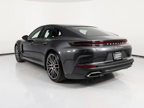 2025 Porsche Panamera 4