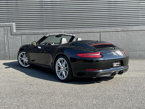 2018 Porsche 911 Carrera