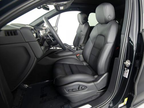 Chromite Black Metallic 2026 Porsche Cayenne Cayenne