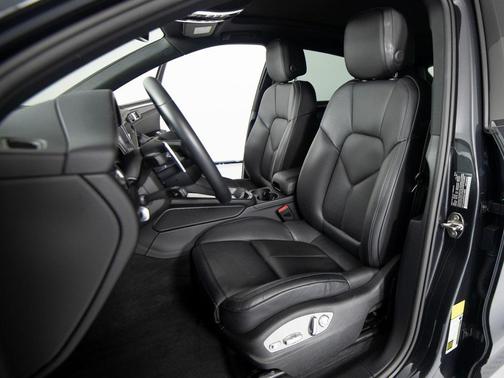 2025 Porsche Macan T